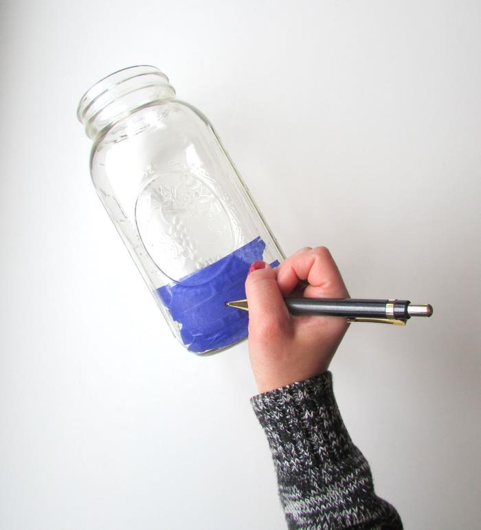 ustvarjalne in praktične ideje za recikliranje kozarcev popolna steklena svetilka za senčnik, narejena iz steklene posode